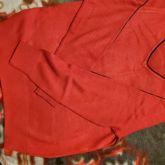 2 /$40Beautiful Cashmere full sleeves sweater. - Picture 6 of 7